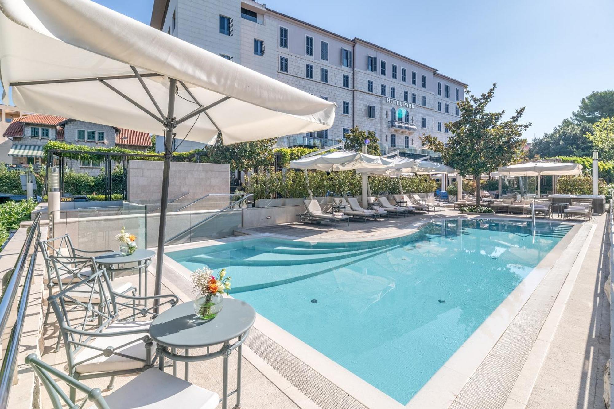 Park Hotell 5*